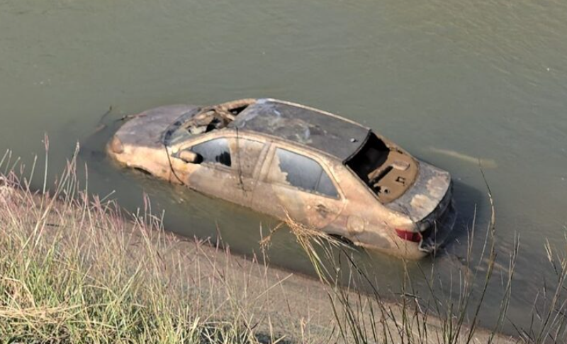 ▲▼水位下降廢車沉河底　驚見「駕駛座躺白骨」！泰男人間蒸發2年。（圖／翻攝自Khaosod）