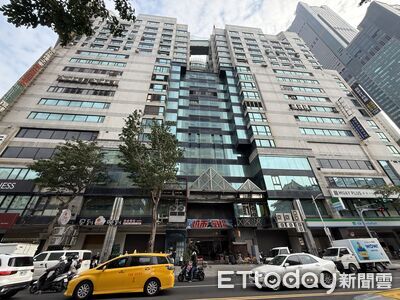 高雄「最短命百貨」地下室18萬成交　在地曝：完全不能使用