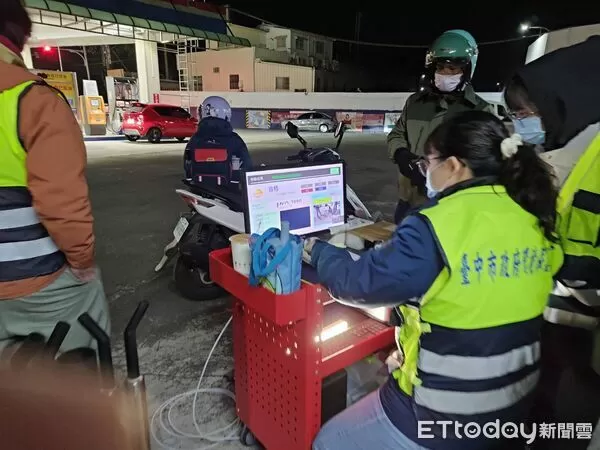 ▲▼大甲警方深夜抓炸街車，2小時開單4件。（圖／民眾提供，下同）