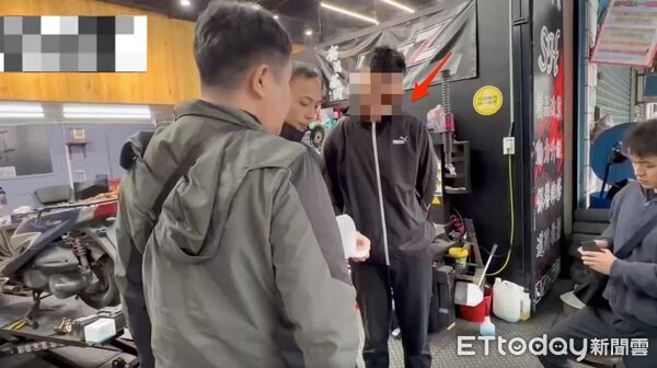 ▲▼楊男等人在五股區新五路燒胎競速，警方在楊男改裝車行將他逮捕，警方破門逮捕競速涉案人，全案將楊男等4人移送偵辦             。（圖／記者陳以昇翻攝）