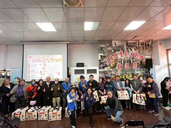 ▲因為有愛，天冷心卻暖，115年「扶輪有愛，迎向朝陽」再度關懷弱勢溫暖人心。(圖／郭昭巖議員辦公室提供。）