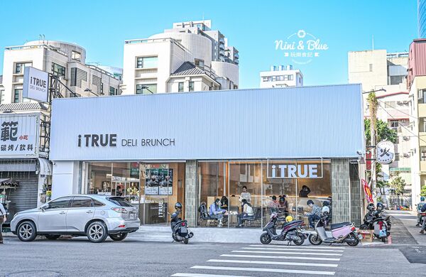 ▲▼台中寵物友善早午餐「艾初早餐勤美模範店」，鹹酥雞配咖啡。（圖／部落客NINI AND BLUE提供）