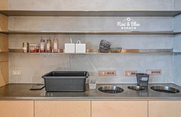 ▲▼台中寵物友善早午餐「艾初早餐勤美模範店」，鹹酥雞配咖啡。（圖／部落客NINI AND BLUE提供）