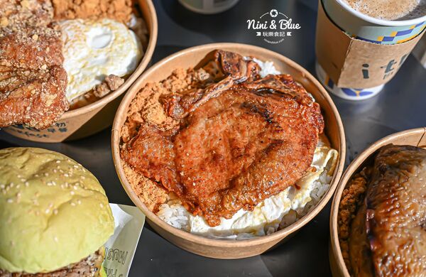 ▲▼台中寵物友善早午餐「艾初早餐勤美模範店」，鹹酥雞配咖啡。（圖／部落客NINI AND BLUE提供）