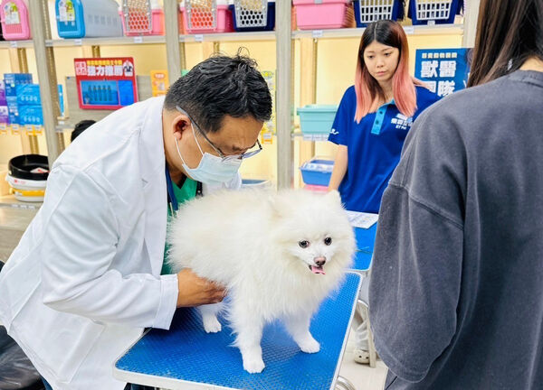 ▲東森寵物X皇家公益助糧活動。（圖／東森寵物提供）