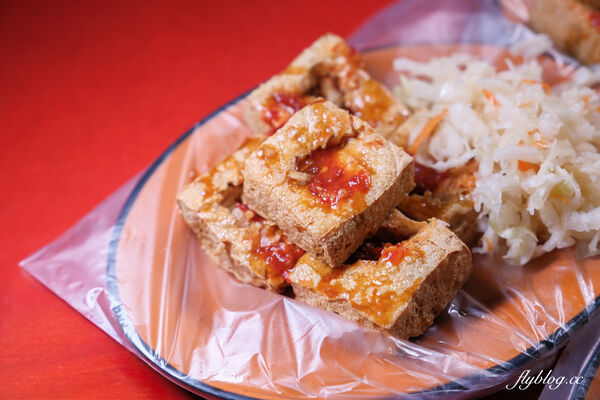 ▲▼台中北屯「陳平臭豆腐」，阿婆一個人獨立作業，水湳30年鐵皮屋臭豆腐。（圖／部落客飛天璇提供）