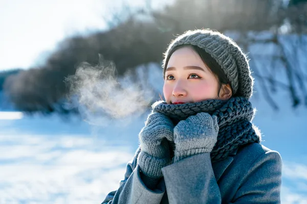 ▲大寒,呼氣,冬天,大掃除,寫工作,敲杯。（Reve AI協作圖／記者胡至欣製作，經編輯審核）