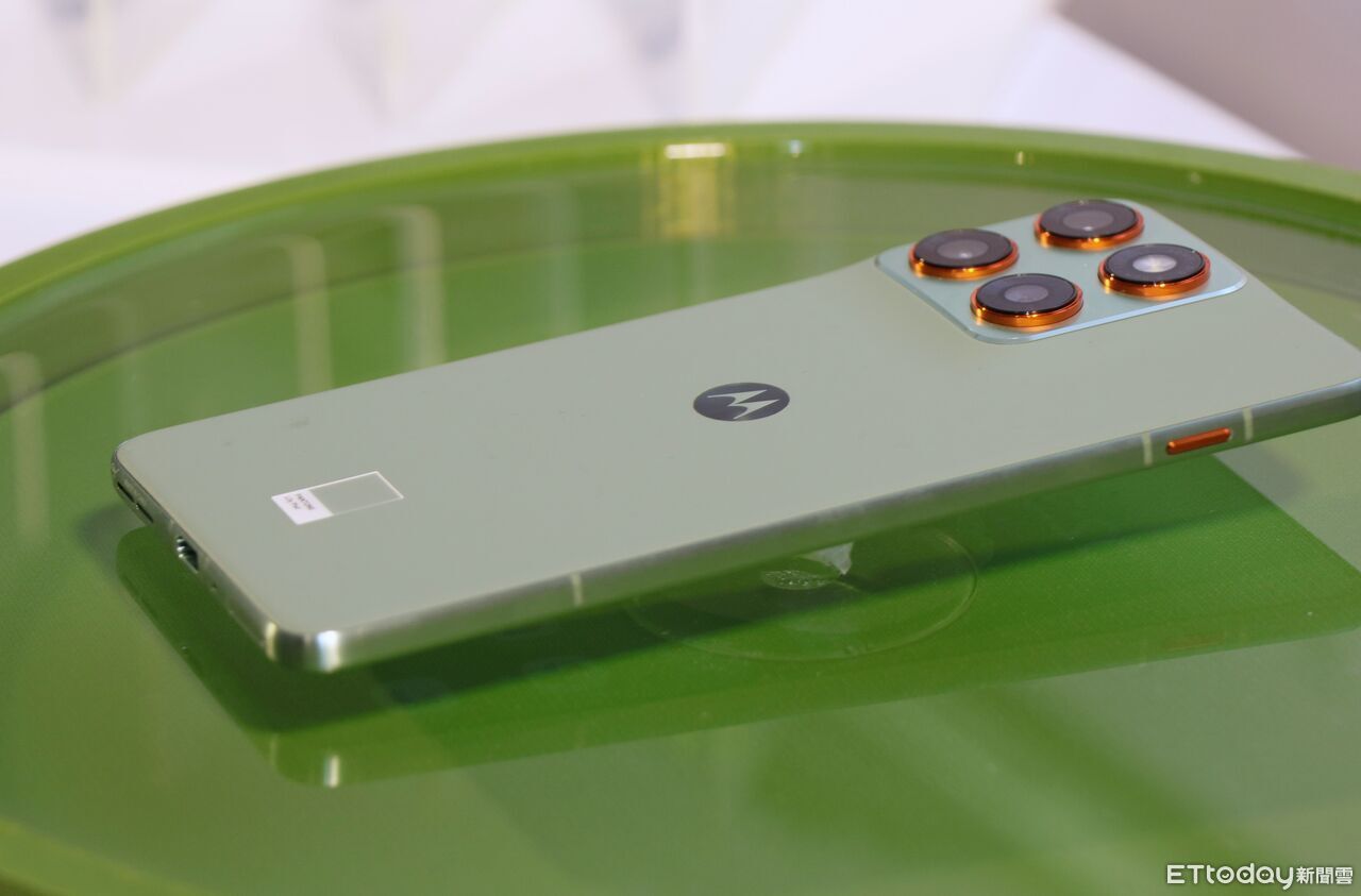 ▲▼      motorola edge70       。（圖／記者蘇晟彥攝）