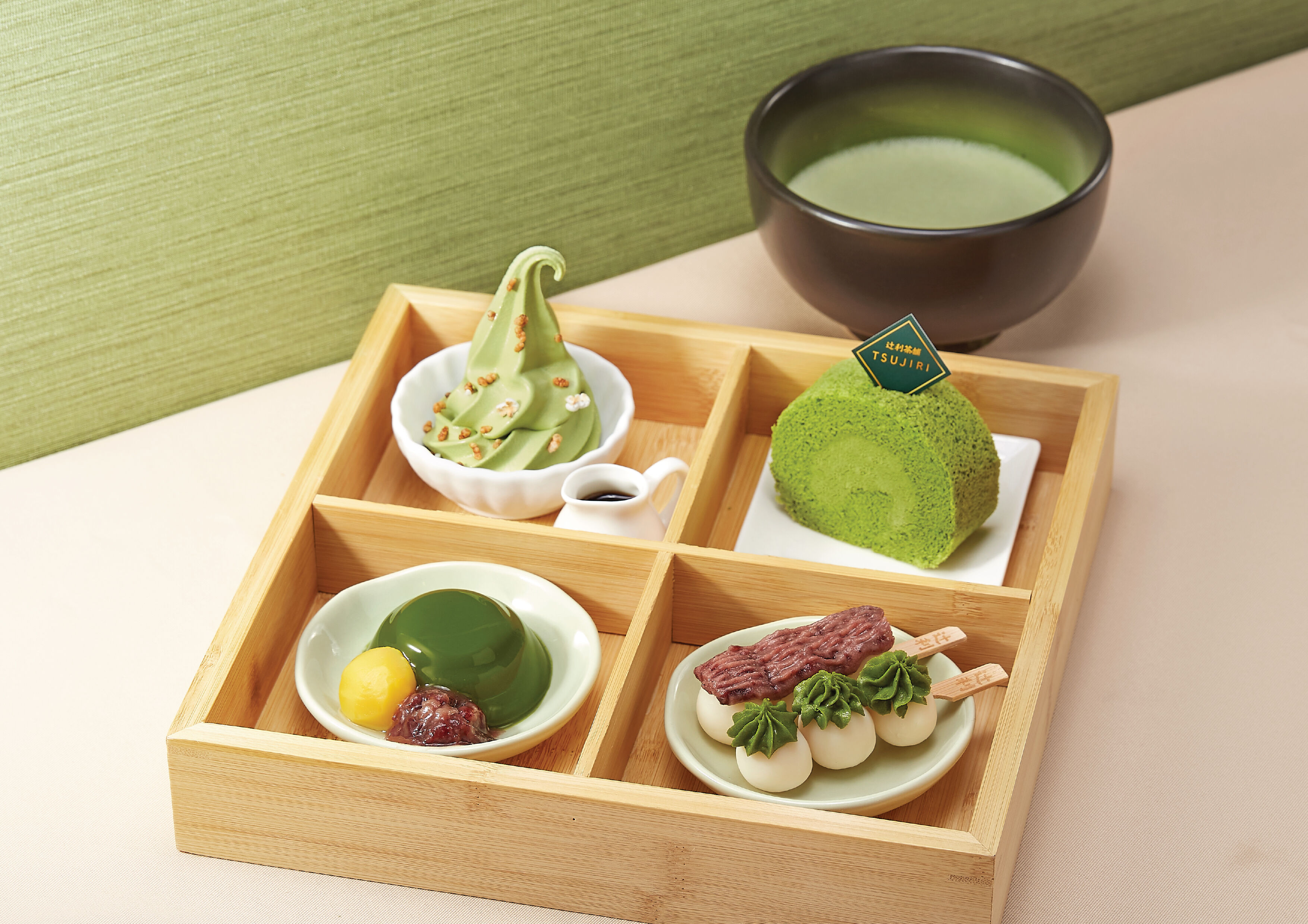 ▲辻利茶舗新甜品，還能自加淋醬。（圖／品牌提供）