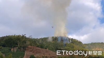 古坑石壁大飯店後方山林火警　延燒2天「毀5公頃」出動直升機滅火