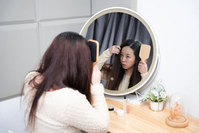 網友激推　過年前想遮白髮不用跑髮廊　在家就能完成的霧感亮色新選擇