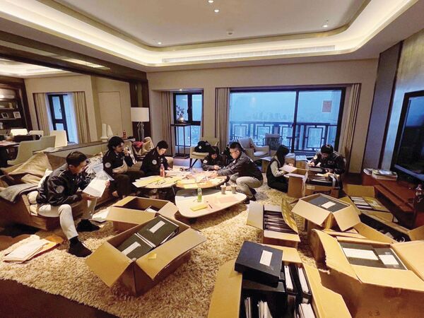 .檢警調去年底搜索陳志位在台灣據點，查扣市值45億元的不動產、名車與現金。（翻攝畫面）