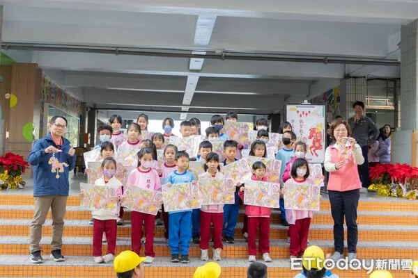 ▲屏東市「歡樂馬」小提燈亮相。（圖／屏東市公所提供）