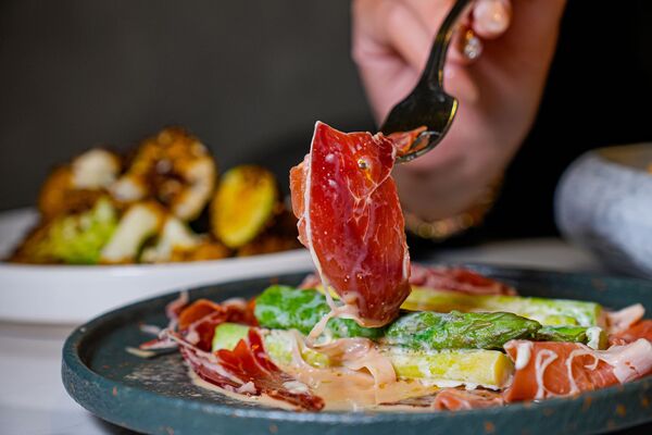 ▲▼台北東區餐酒館「緩緩FABULA」，藏身鬧區的質感約會、歲末聚餐首選。（圖／部落客珊莎提供）