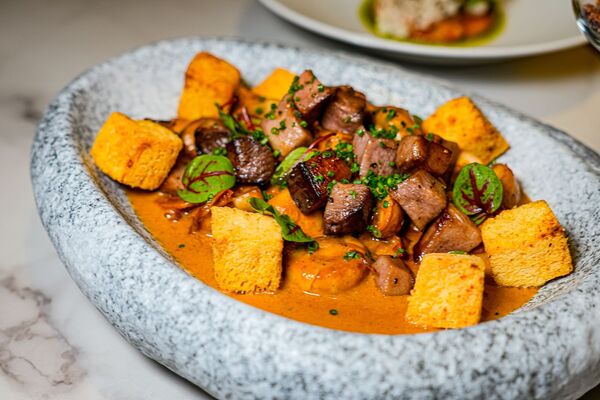 ▲▼台北東區餐酒館「緩緩FABULA」，藏身鬧區的質感約會、歲末聚餐首選。（圖／部落客珊莎提供）