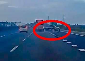 ▲國1南向埤頭路段休旅車驚險閃3車撞護欄。（圖／翻攝自threads／linshuyun2222提供）