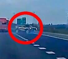 ▲國1南向埤頭路段休旅車驚險閃3車撞護欄。（圖／翻攝自threads／linshuyun2222提供）