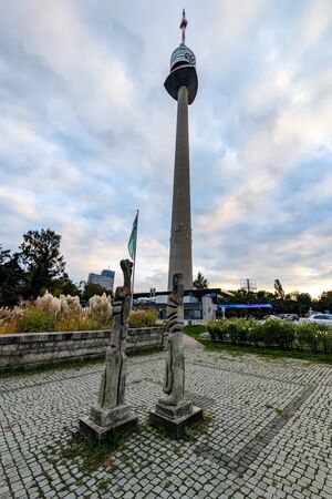 ▲▼維也納多瑙河塔觀景台介紹。（圖／部落客travel with leo提供）