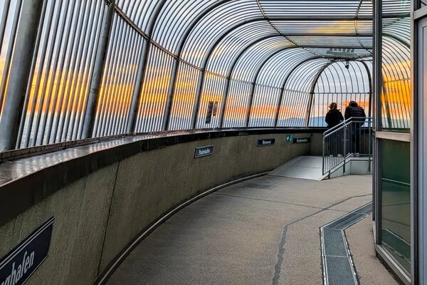 ▲▼維也納多瑙河塔觀景台介紹。（圖／部落客travel with leo提供）