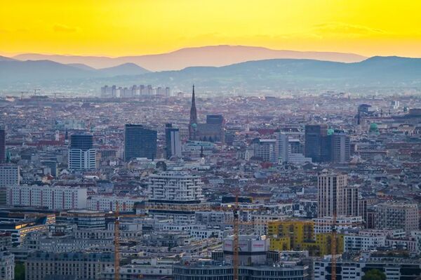 ▲▼維也納多瑙河塔觀景台介紹。（圖／部落客travel with leo提供）