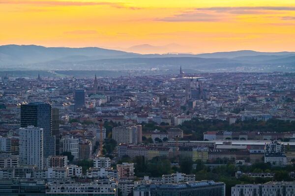 ▲▼維也納多瑙河塔觀景台介紹。（圖／部落客travel with leo提供）