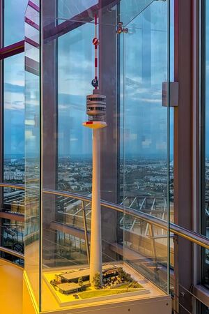 ▲▼維也納多瑙河塔觀景台介紹。（圖／部落客travel with leo提供）