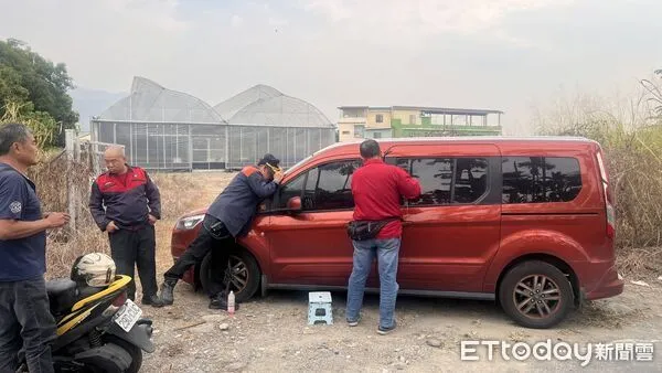 ▲瑪家消防分隊內埔鄉車內救童。（圖／消防局提供）