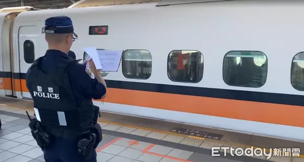 ▲高鐵台南站13日上午發生旅客落軌事件，警方到場處理並進行蒐證。（記者林東良翻攝，下同）