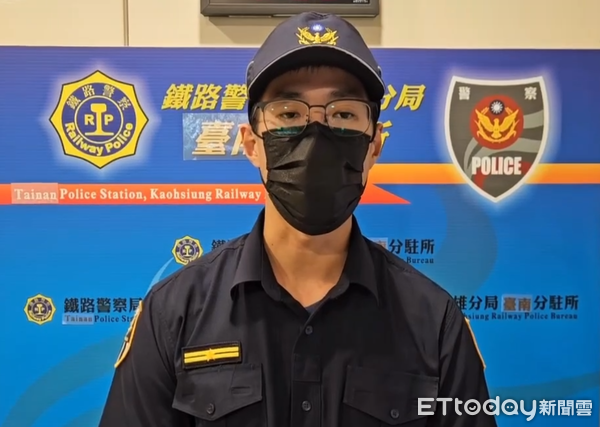 ▲高鐵台南站13日上午發生旅客落軌事件，警方到場處理並進行蒐證。（記者林東良翻攝，下同）