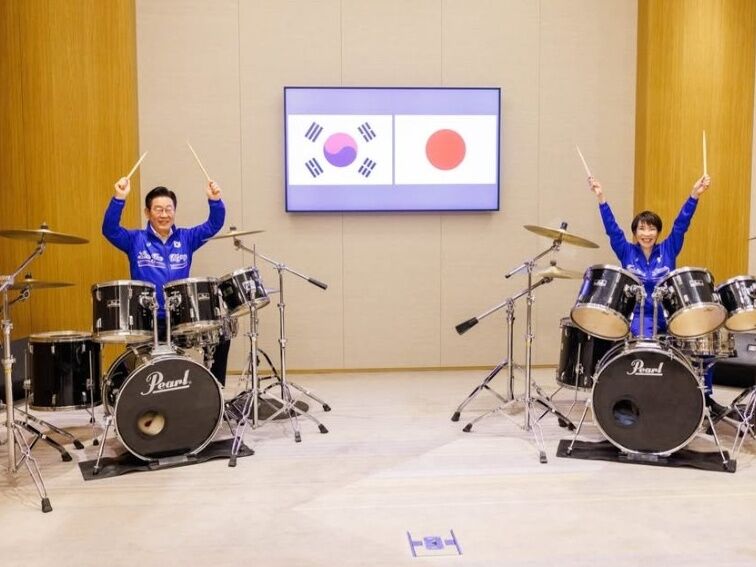 ▲▼日本首相高市早苗與韓國總統李在明在奈良會談後，驚喜同台打鼓合奏K-POP名曲，現場氣氛超歡樂。（圖／翻攝自instagram／takaichi_sanae）