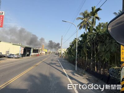 快訊／屏東紙箱倉庫大火濃煙狂竄　一旁國小緊急疏散300童避難