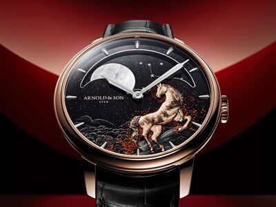 金雕駿馬躍上月相錶　日夜畫面各有驚喜