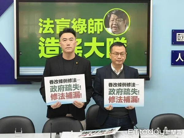 ▲▼ 國民黨團召開「法盲綠師  造謠大隊」記者會        。（圖／記者崔至雲攝）