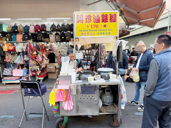 ▲▼萬華美食「阿珍滷雞腳」，在地人瘋搶的黑金膠質傳奇！每日限量2小時，晚來真的會撲空。（圖／部落客VIVIYU提供）