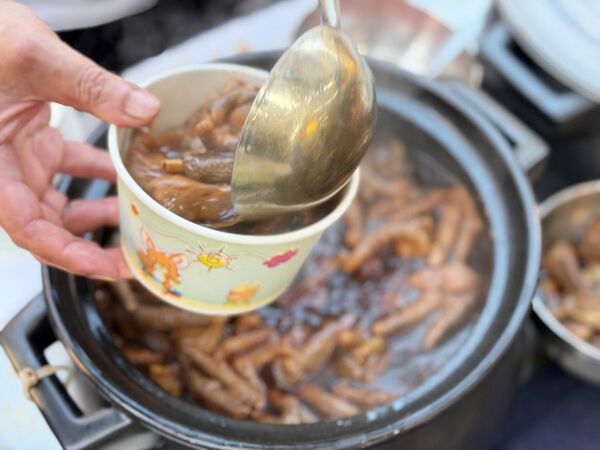 ▲▼萬華美食「阿珍滷雞腳」，在地人瘋搶的黑金膠質傳奇！每日限量2小時，晚來真的會撲空。（圖／部落客VIVIYU提供）