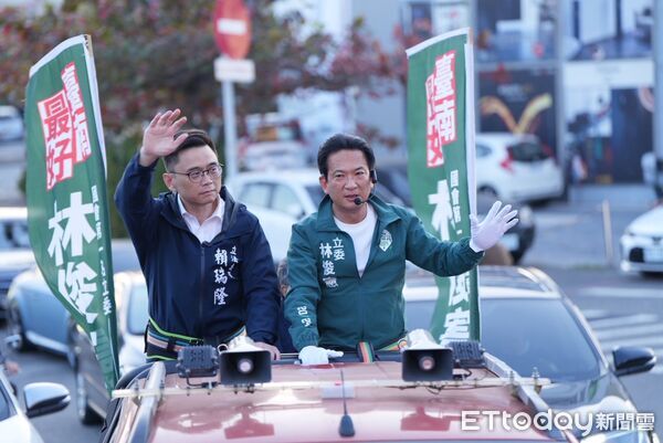 ▲高雄市長參選人賴瑞隆13日南下台南，與立委林俊憲合體，宣示推動「南高連線」，打造幸福生活圈。（記者林東良翻攝，下同）