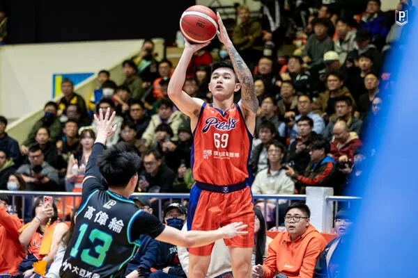 ▲盧峻翔轟下生涯新高43分還寫職業生涯2000分里程碑，率隊豪取開季9連勝。（圖／領航猿提供）