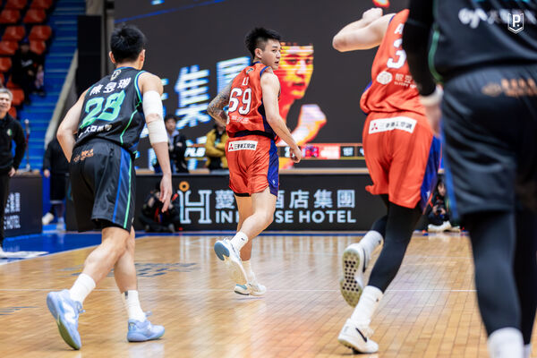▲盧峻翔轟下生涯新高43分還寫職業生涯2000分里程碑，率隊豪取開季9連勝。（圖／領航猿提供）