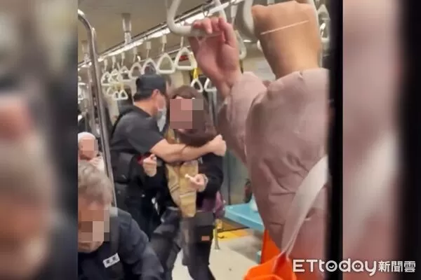 ▲▼北捷東門站又出事　目擊乘客：女大叫「肚子餓」放火！遭壓制 。（圖／網友abyhinata授權提供）