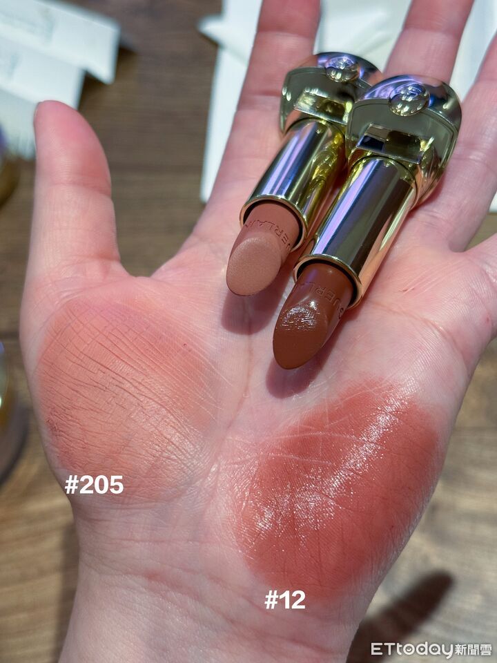 DIOR,嬌蘭,試開箱,唇膏,唇油,唇釉,彩妝,。（圖／記者李薇攝）