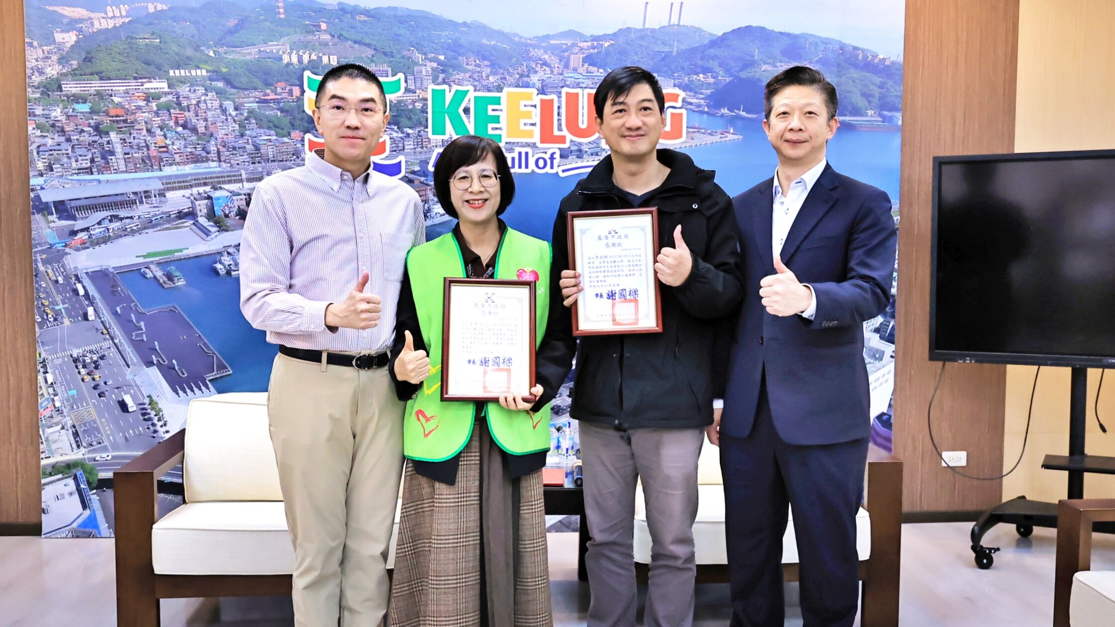 ▲休假消防小隊長夫妻聯手救回百歲人瑞。（圖／記者郭世賢翻攝）