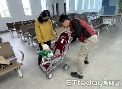 帶娃洽公不崩潰！監理隱藏版服務學百貨公司　嬰兒車免費借太暖心