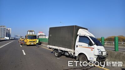 快訊／台南86快速道路意外！貨車追尾防撞車　2人受傷送醫