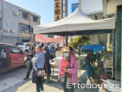 佛光山金剛寺分送臘八粥　為台東警察送上新年祝福