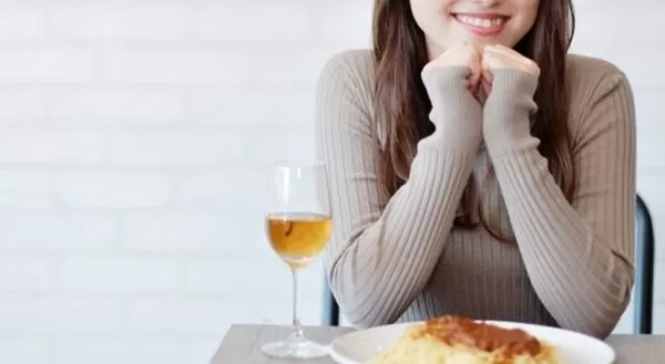 一名女網友近日發文表示，30歲的哥哥有交往穩定的5年的女友感情穩定，但實際上除了出軌外，甚至還有約砲。示意圖。（翻攝自photoAC）