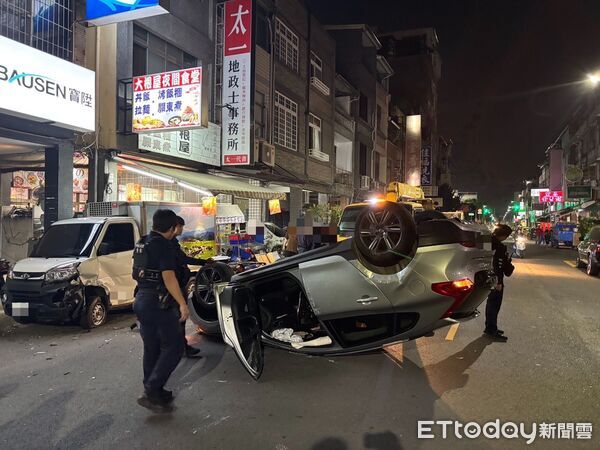 ▲▼             高雄57歲男子毒駕，撞毀貨車、4機車與路邊攤。（圖／記者賴文萱翻攝，下同）