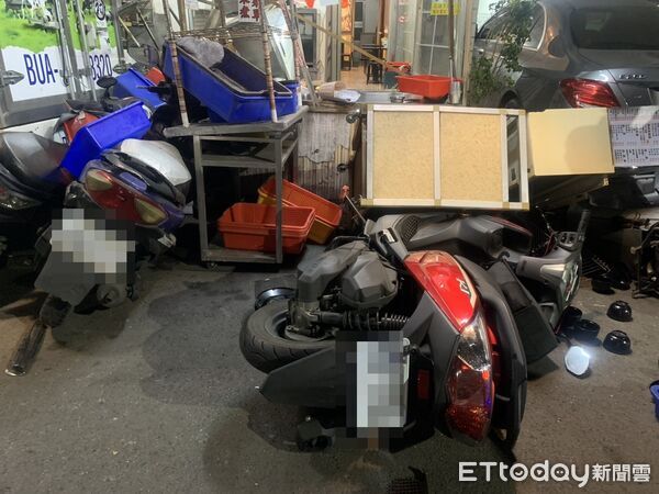 ▲▼ 高雄57歲男子毒駕，撞毀貨車、4機車與路邊攤。（圖／民眾提供，下同）