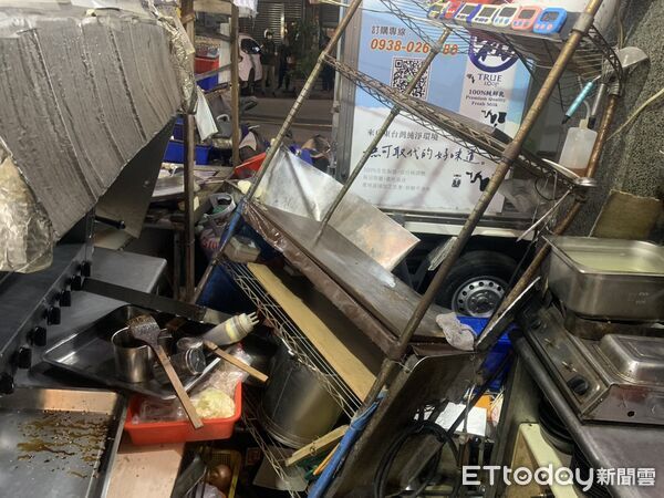 ▲▼ 高雄57歲男子毒駕，撞毀貨車、4機車與路邊攤。（圖／民眾提供，下同）