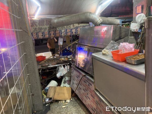 ▲▼ 高雄57歲男子毒駕，撞毀貨車、4機車與路邊攤。（圖／民眾提供，下同）