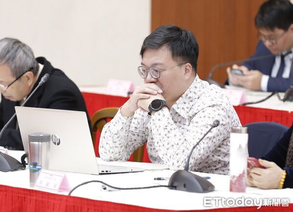 ▲▼總統彈劾案全院委會第一場公聽會14日於立法院召開。圖為學者專家代表賴秉詳。（圖／記者湯興漢攝）